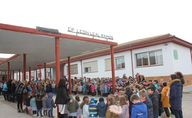 Niños y jóvenes se manifiestan por la paz y rechazan la violencia