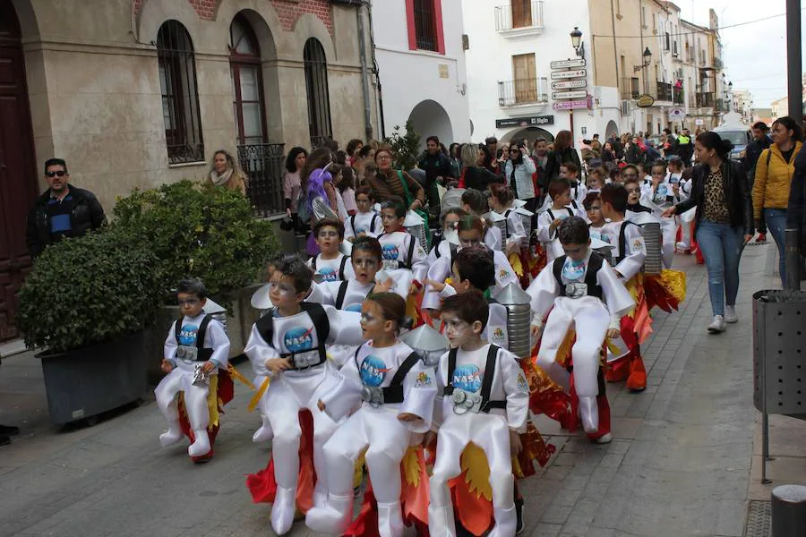La comparsa 'Casarnautas' logra el premio del desfile infantil
