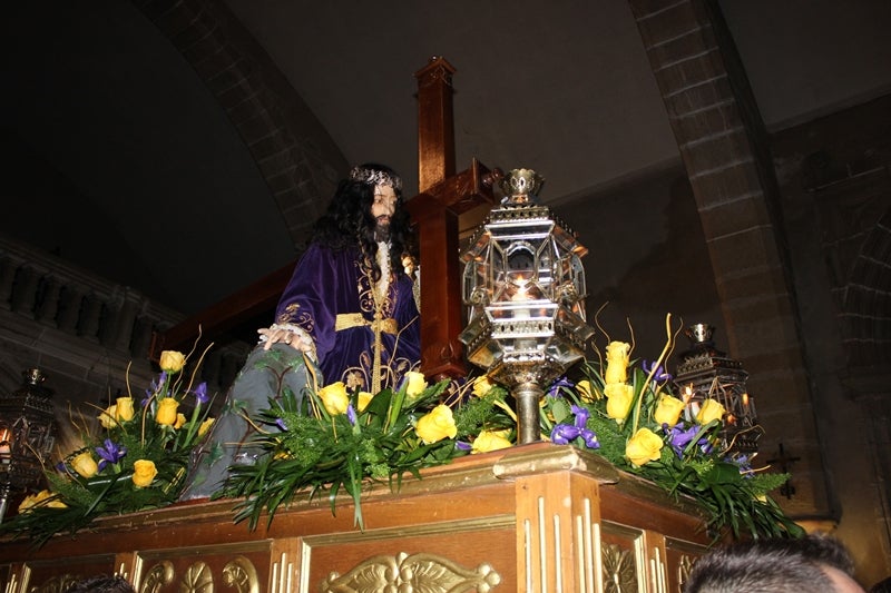 Nueve pasos representan hoy la procesión de La Pasión