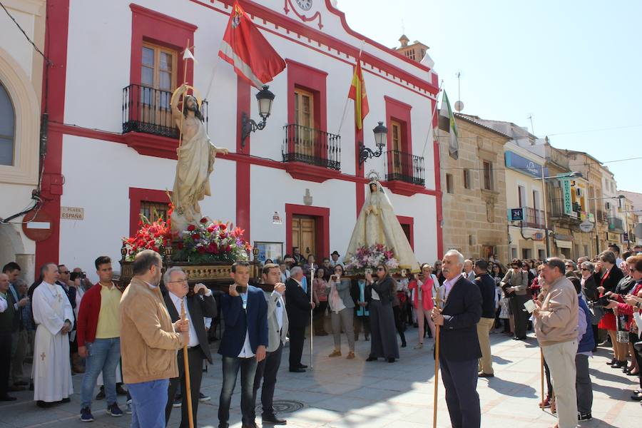 La procesión de El Encuentro despide una Semana Santa llena de tradiciones