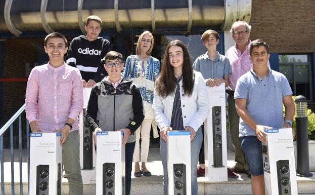 Un grupo de alumnos del IESO Vía de la Plata de Casar, tercero en el concurso de periodismo escolar de HOY
