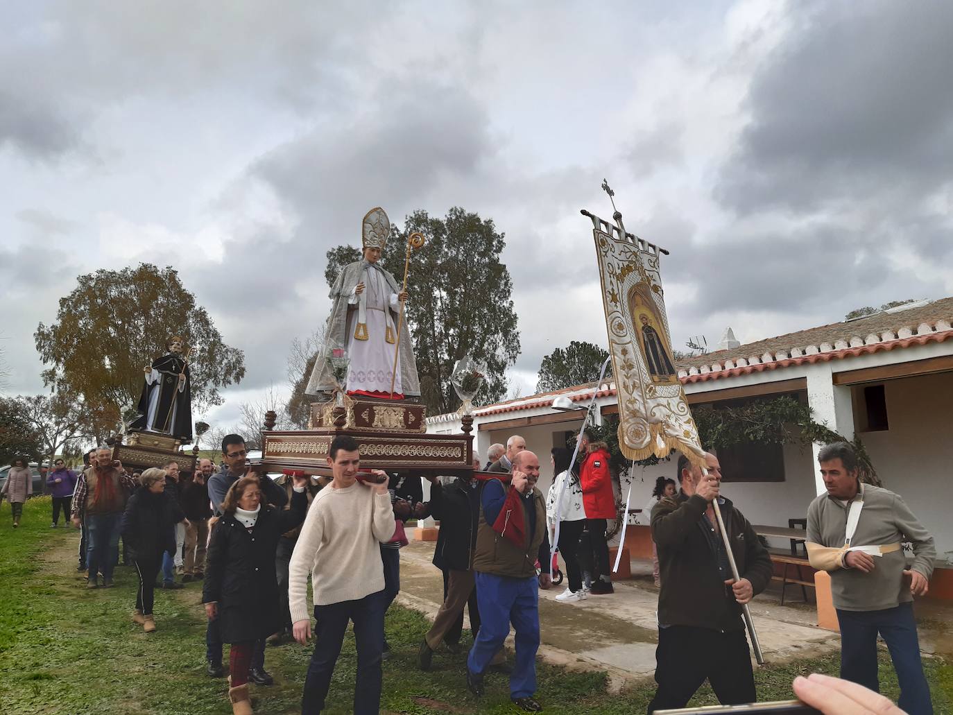 San Blas Vive Su Romeria Con Mejor Tiempo Y Arropado Por Mas Casarenos Casar De Caceres Hoy