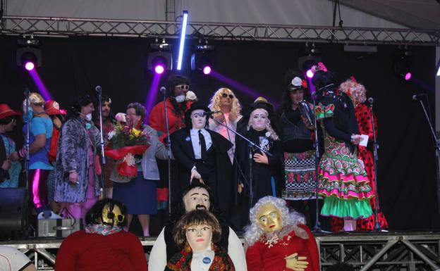 La Familia Ánimas, ganadora del III Concurso de bujacos