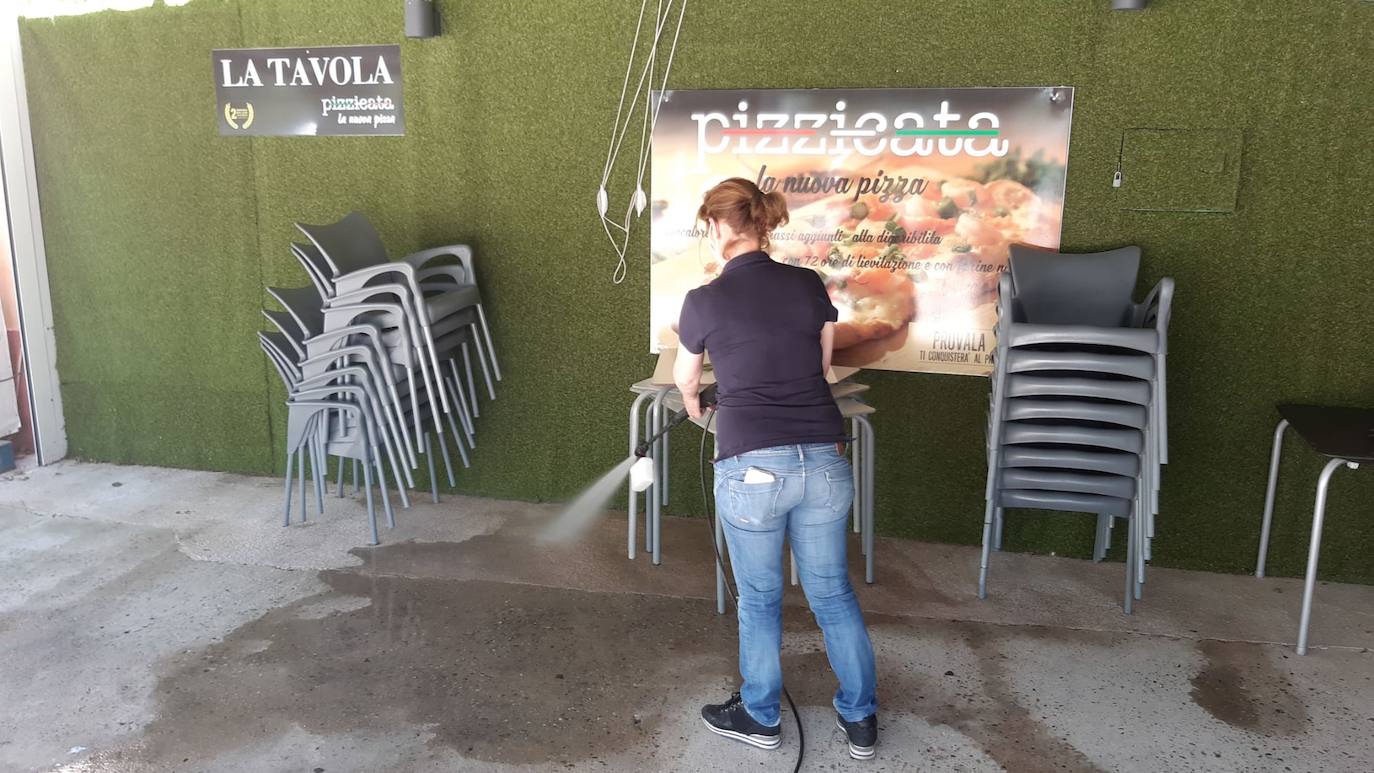 Las familias podrán pasear al completo y los bares ya podrán recibir a clientes en su interior