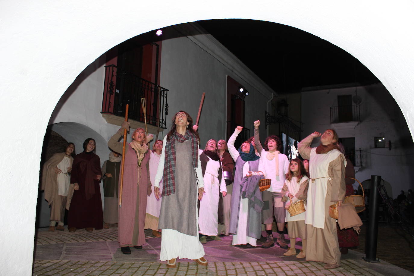 Los casareños de hoy ovacionan a los aldeanos de hace 731 años tras luchar por la concesión del Privilegio de Sancho IV