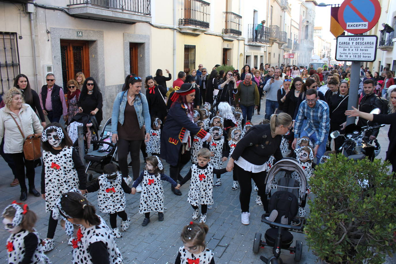 Habrá 15 grupos participantes en el desfile de comparsas de adultos y 13 en el infantil