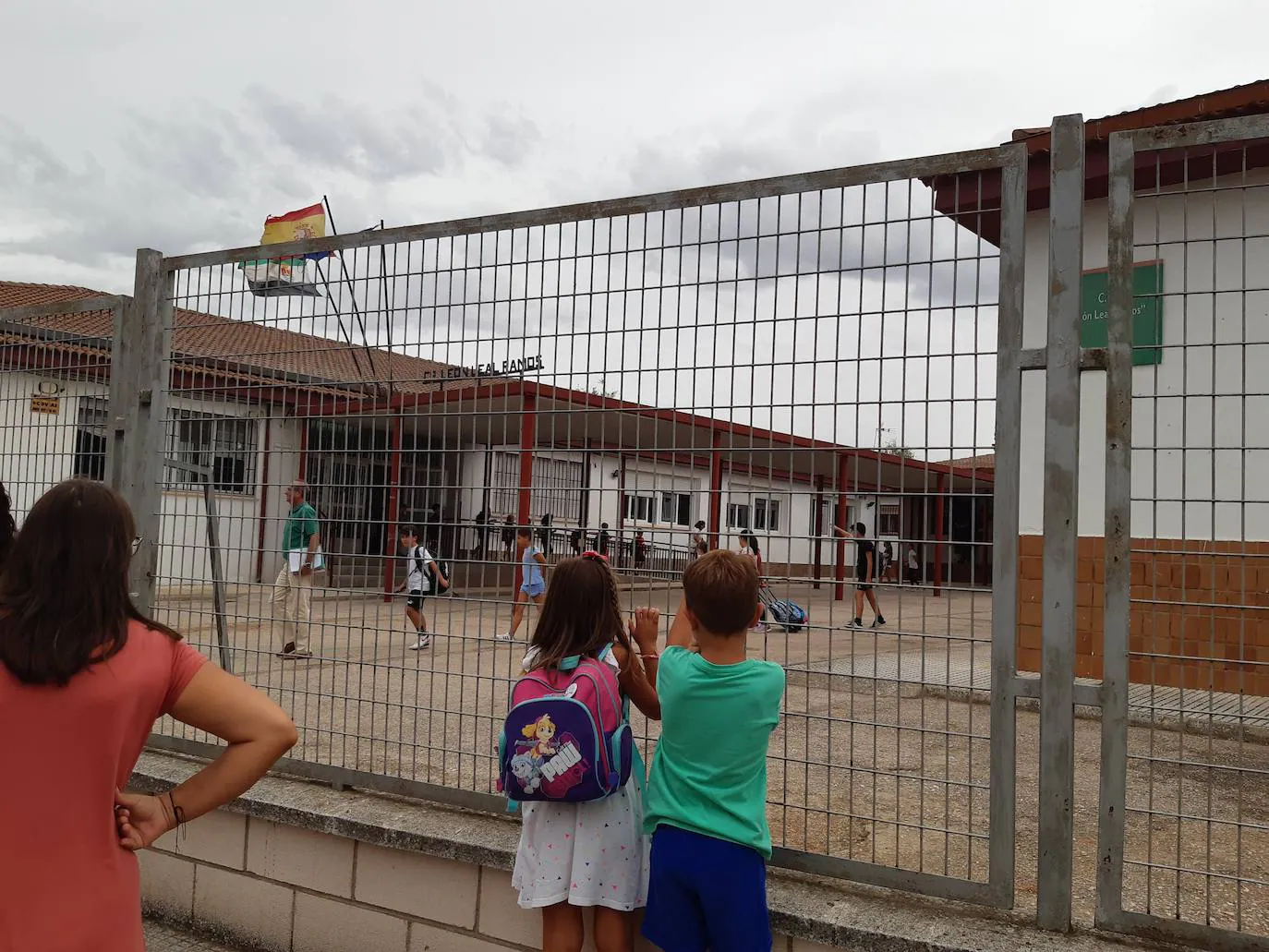318 niños han vuelto hoy a las aulas del colegio León Leal Ramos