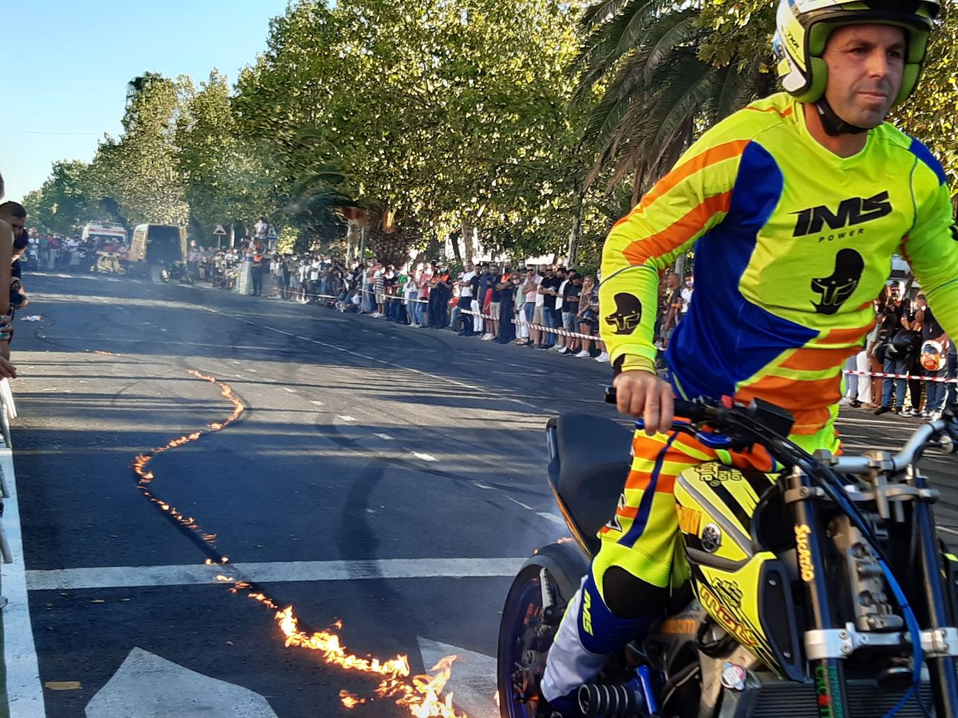 Paulo Martinho quemando ruedas en septiembre de 2021 en el Paseo de Extremadura. 