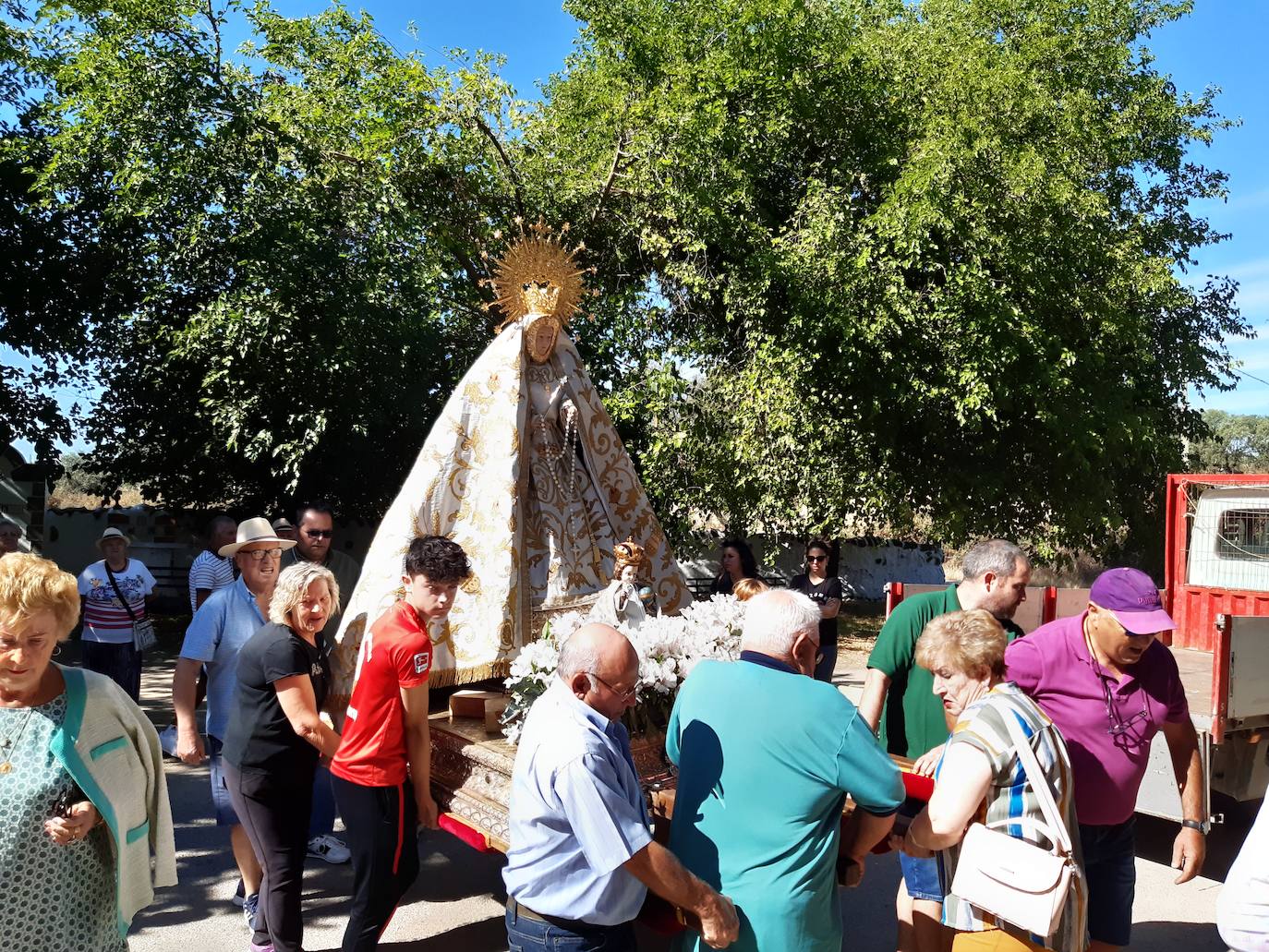 La Virgen del Prado regresa a su santuario y los casareños celebran su romería