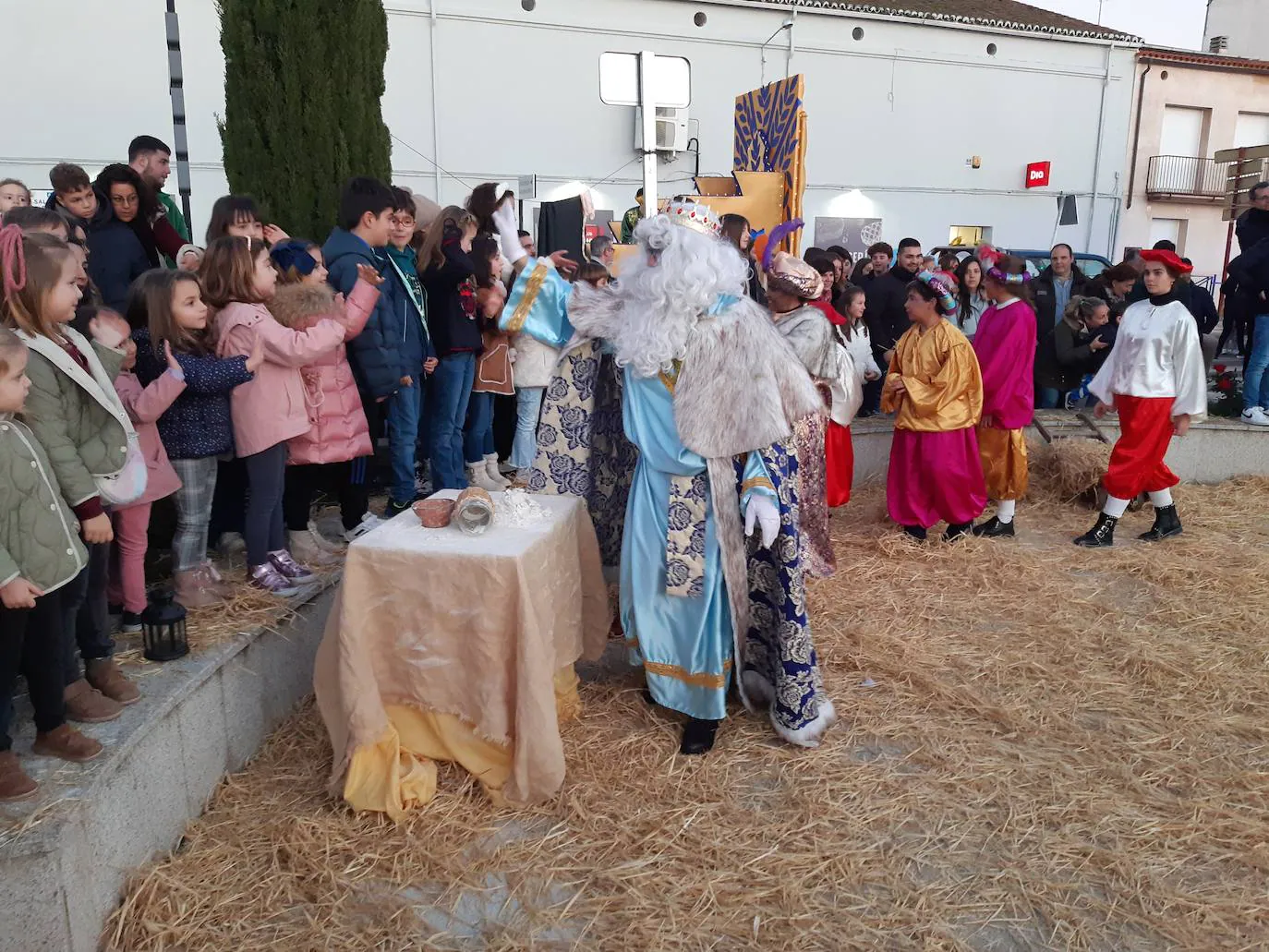 Tarde de ilusión en Casar de Cáceres por la llegada de los Reyes Magos