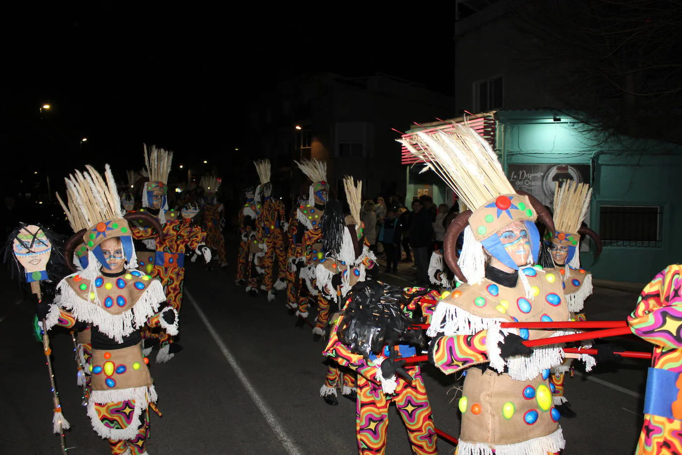 Los indios 'Yakumaru' ganan el desfile de comparsas del Carnaval