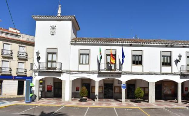 El Ayuntamiento contratará a 11 personas desempleadas para diferentes servicios municipales