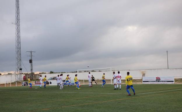 El CD Castuera cayó derrotado ante el colista CD Valdelacalzada (0-1)