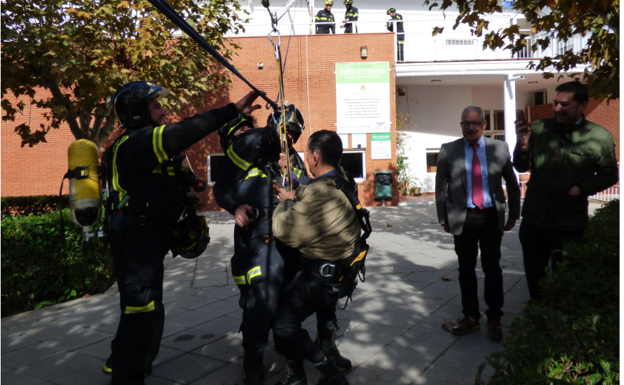 Simulacro de incendio y evacuación en la Residencia de Mayores «La Serena