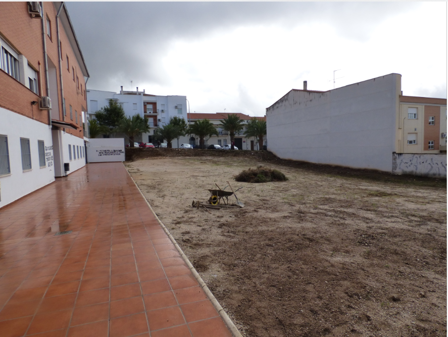 El Ayuntamiento acondiciona los terrenos para el primer 'Huerto Urbano Intergeneracional' de Castuera