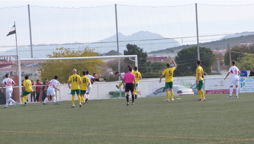 Cómoda victoria del CD Castuera-Subastacar ante el Olivenza (3-0)