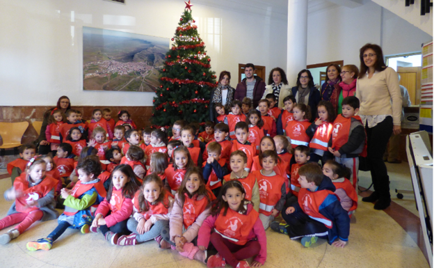 Los alumnos de Educación Primaria del Colegio Joaquín Tena Artigas visitaron el Ayuntamiento