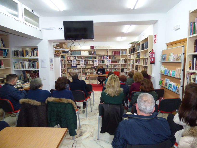 El escritor extremeño Juan Carlos Rivas presentó en Castuera su novela 'El torero de la mariposa'