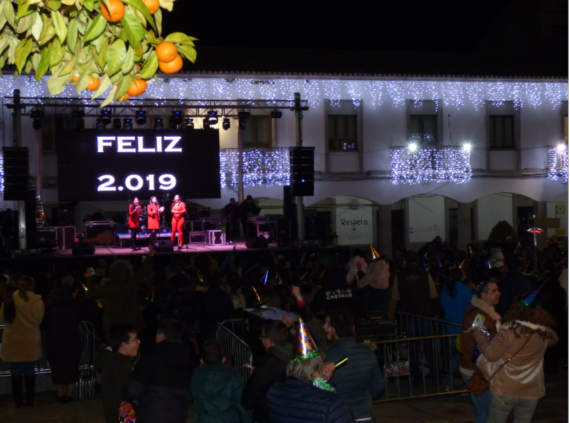 Cientos de castuerenses se adelantaron a la llegada de 2019 con una gran fiesta de 'Precampanadas'