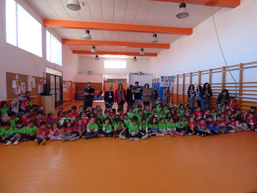 Los escolares de Educación Infantil de los colegios de la localidad disfrutaron de una jornada de convivencia