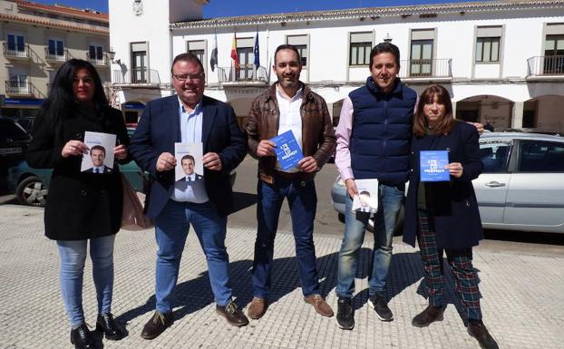 El número uno del PP al Congreso por Badajoz, Víctor Píriz, visitó Castuera y otras localidades de la comarca