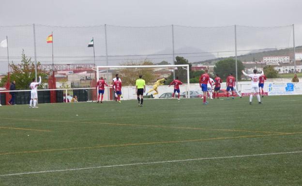 El Castuera solo puede empatar ante el Diocesano (1-1) y se complica la salvación