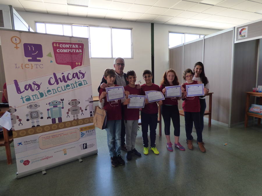 La Feria de las Ciencias de Castuera se celebró el viernes 10 de mayo en el pabellón de exposiciones del Salón Ovino