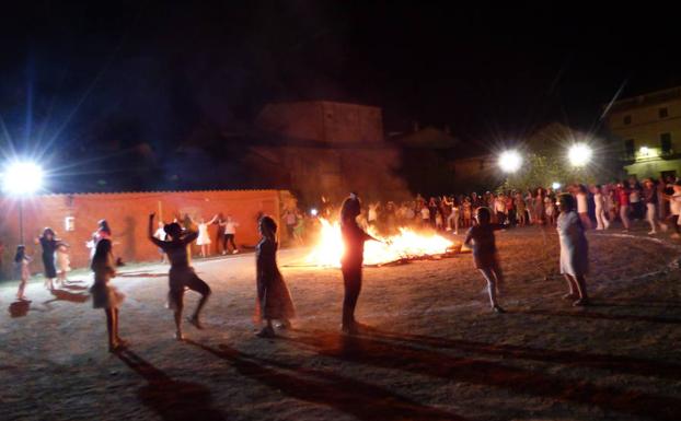 Castuera celebra la velada de San Juan por todo lo alto