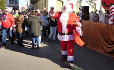 La cabalgata de Papá Noel llena de ilusión las calles de Castuera
