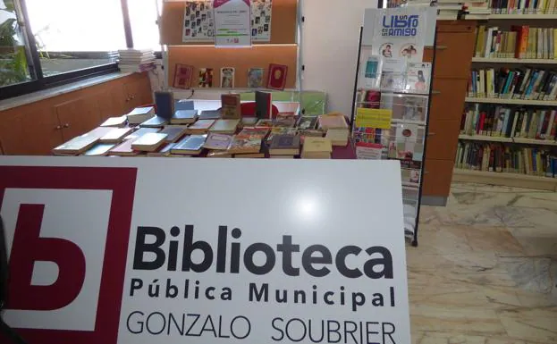 La Biblioteca Municipal instala un mercadillo solidario con libros expurgados