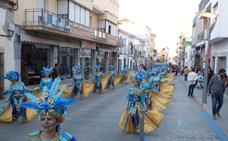 El pasacalles del Carnaval llenó de color un año más las calles de Castuera