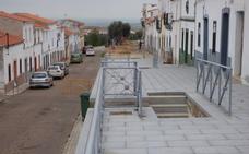 Continúan las obras de refuerzo del muro de la calle Méndez Núñez