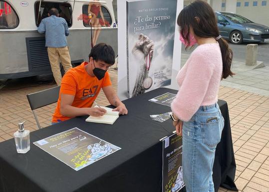 Matías Dávila estará firmando su libro '¿Te das permiso para brillar?' el próximo jueves en Castuera