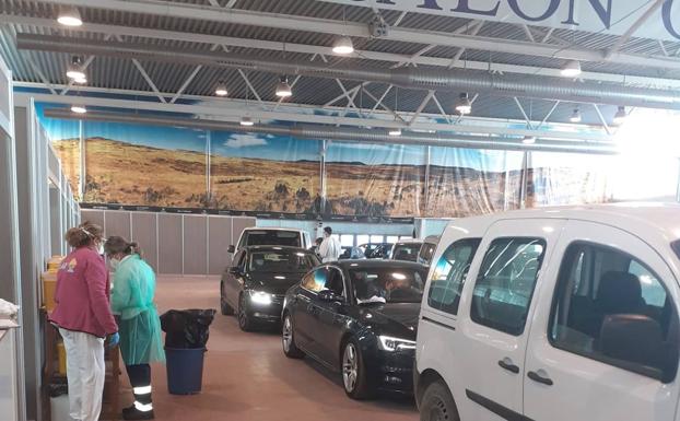 El pabellón de exposiciones del Salón Ovino hoy una nueva jornada de vacunación contra la Covid-19.