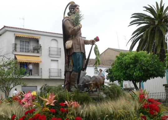 Sin romería de San Isidro, pero con desfile del Santo por las calles de la localidad