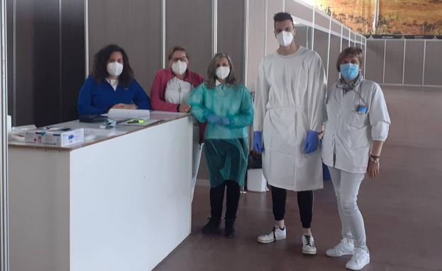 Ayer se administró la vacuna AstraZeneca a 44 personas de entre 60 y 69 años