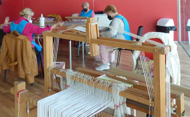 La Universidad Popular oferta un taller de Telares