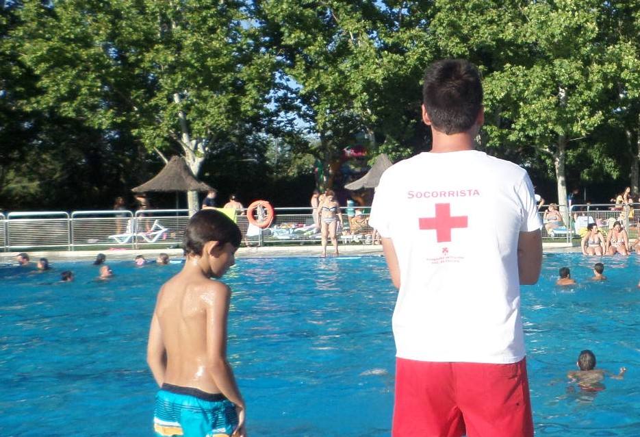El Ayuntamiento oferta 6 plazas de Socorristas para la piscina municipal