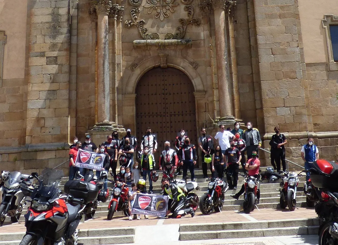 El Club Ducati Extremadura realiza la ruta de los embalses