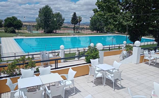 El Ayuntamiento oferta dos plazas de Médico para la piscina municipal