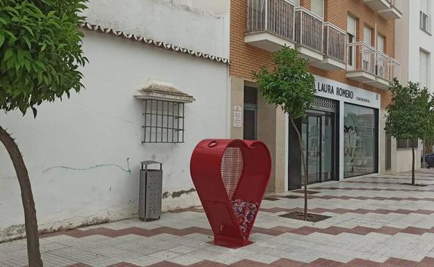 El Ayuntamiento instala un 'Corazón Solidario' para recoger tapones de plástico