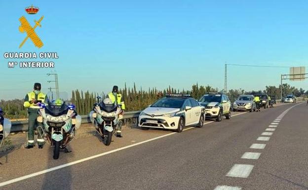 La Guardia Civil intensifica los controles de motocicletas y ciclomotores durante el verano