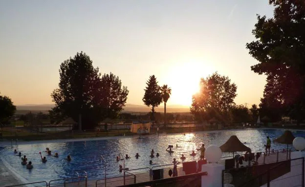 Actividades acuáticas en la Piscina Municipal./f. v.