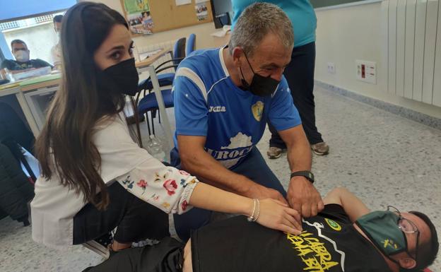 Usuarios y monitores de Adiser-Horizontes participan en un taller de primeros auxilios