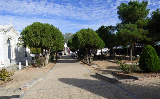 El Ayuntamiento ultima los preparativos en el cementerio de cara al Día de Todos los Santos