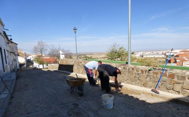El Ayuntamiento retoma las obras de bacheado en diferentes calles del municipio