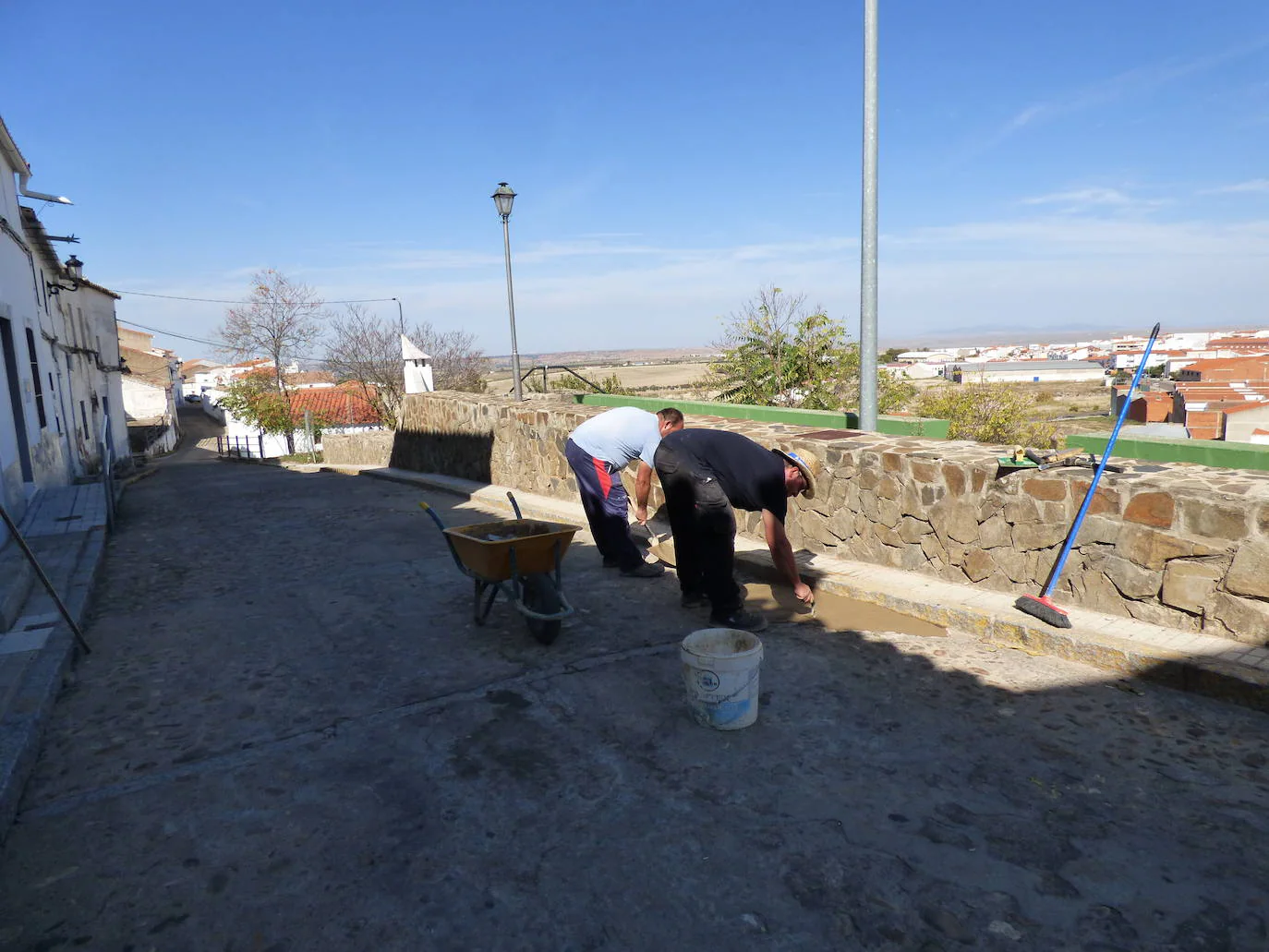 El Ayuntamiento retoma las obras de bacheado en diferentes calles del municipio