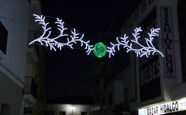 Comienza la instalación de las luces de Navidad en las calles de Castuera