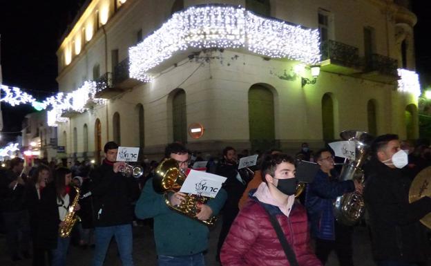 Castuera dio la bienvenida a la Navidad con el encendido de la iluminación ornamental