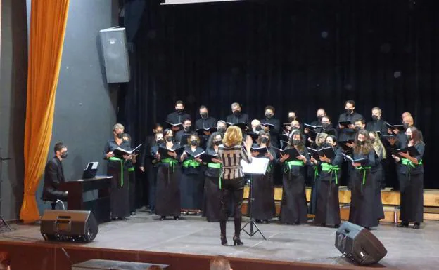 Éxito artístico del Coro de Cámara de Extremadura en el concierto de Navidad ofrecido en Castuera